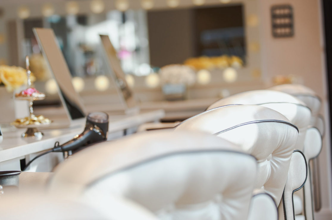 Stylebar salon -bar with chairs - real estate photography